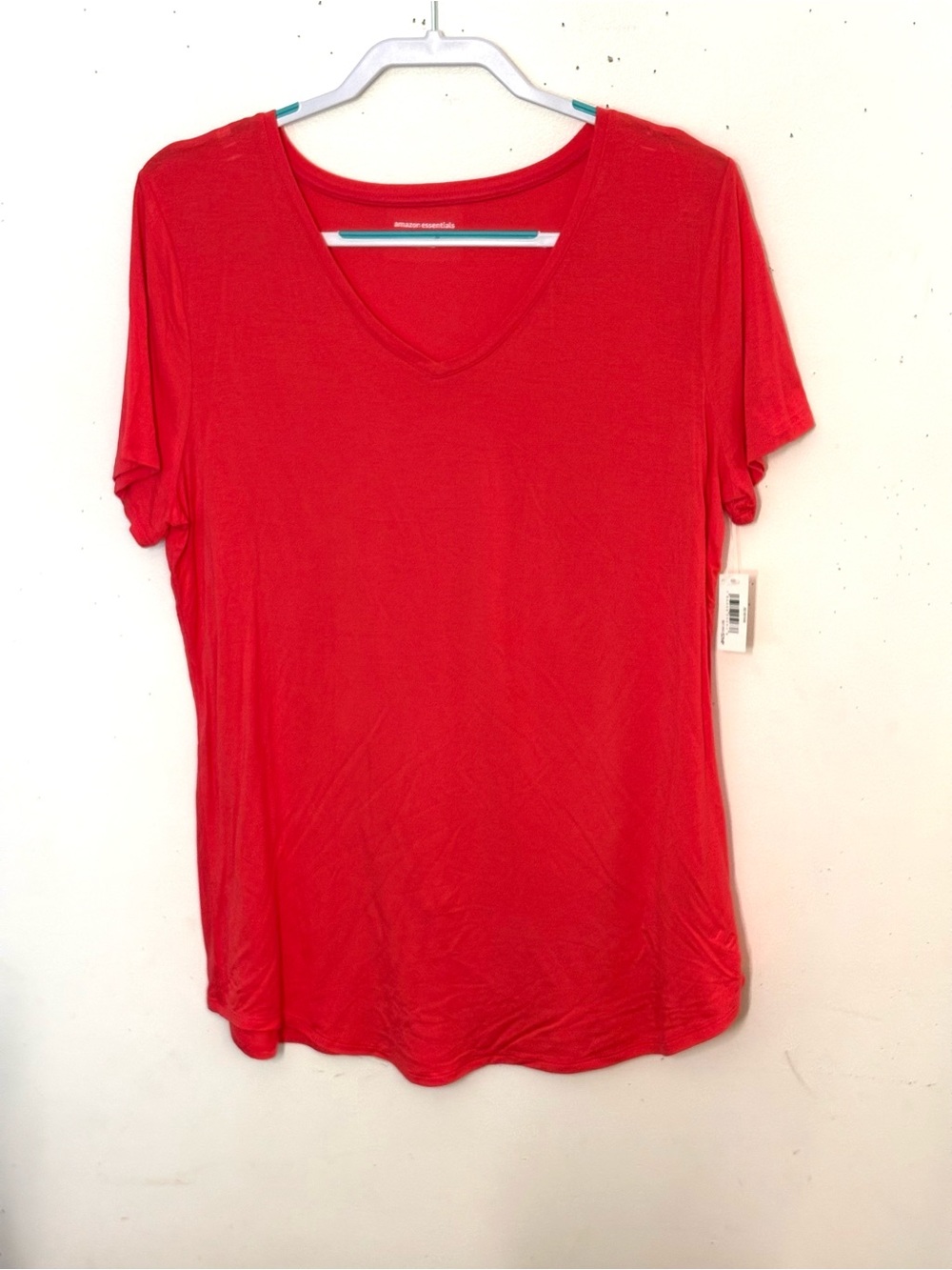 Amazon Essentials Dark Coral V-Neck Short Sleeve Tee. Size L. NWT.